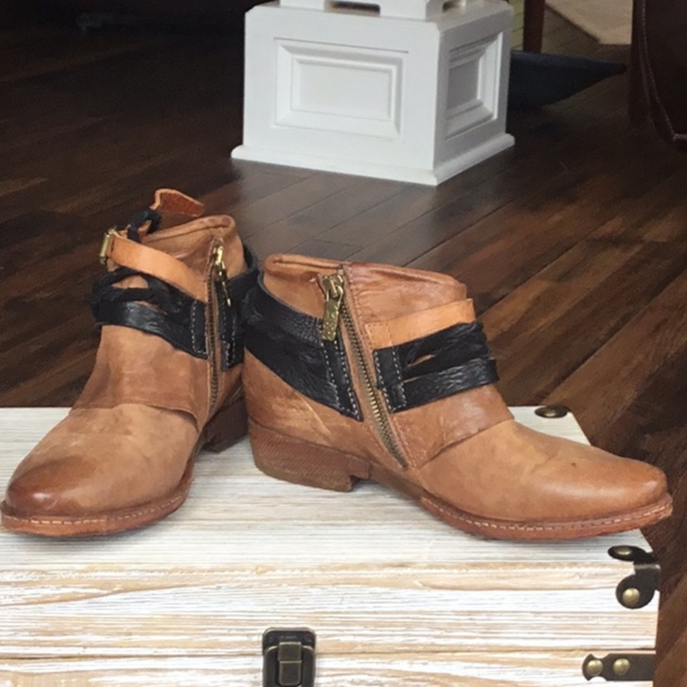 AS98 gorgeous boots.